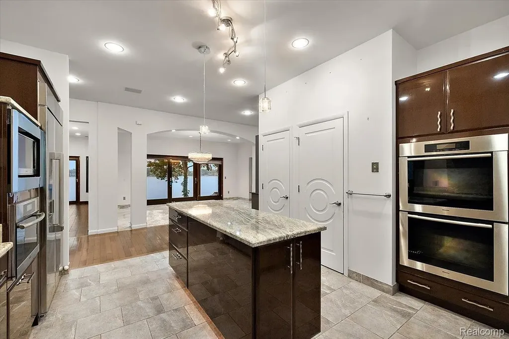 2612 Cove Lane West Bloomfield Charter Township MI 48323