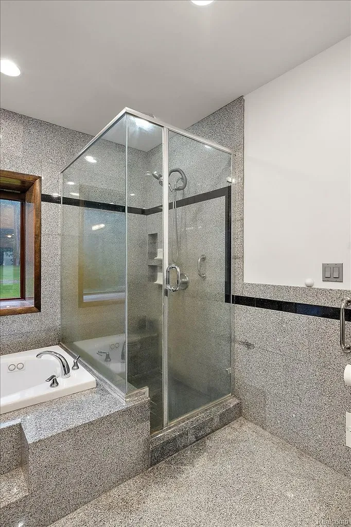 2612 Cove Lane West Bloomfield Charter Township MI 48323