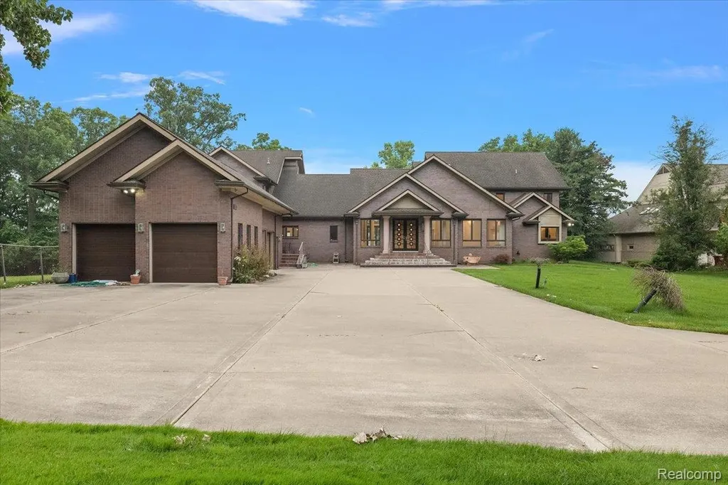 2612 Cove Lane West Bloomfield Charter Township MI 48323