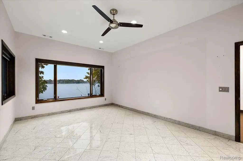 2612 Cove Lane West Bloomfield Charter Township MI 48323
