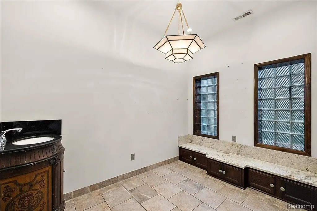 2612 Cove Lane West Bloomfield Charter Township MI 48323