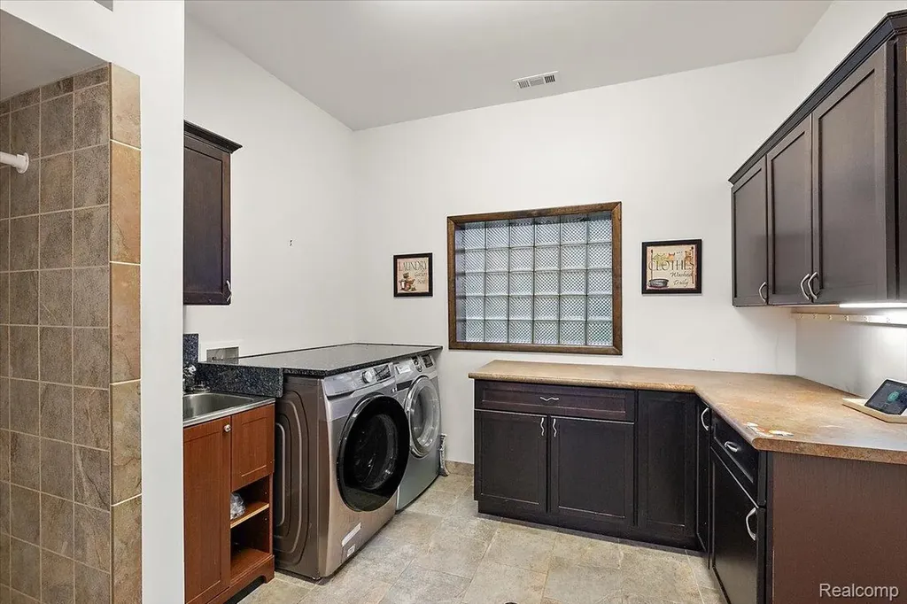 2612 Cove Lane West Bloomfield Charter Township MI 48323