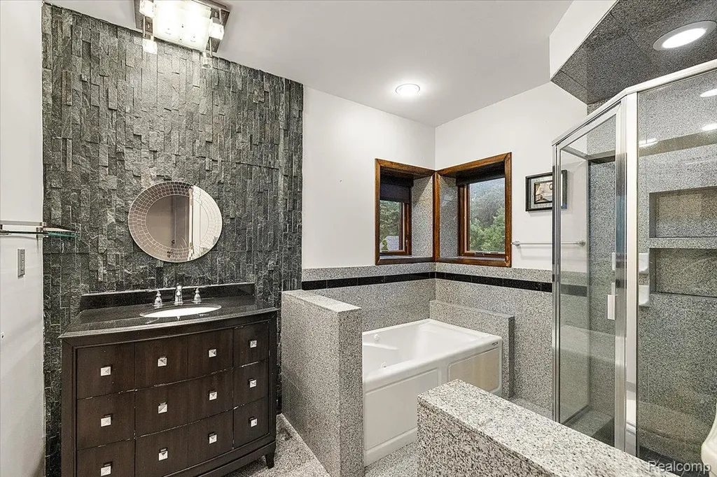 2612 Cove Lane West Bloomfield Charter Township MI 48323