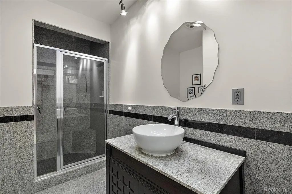 2612 Cove Lane West Bloomfield Charter Township MI 48323