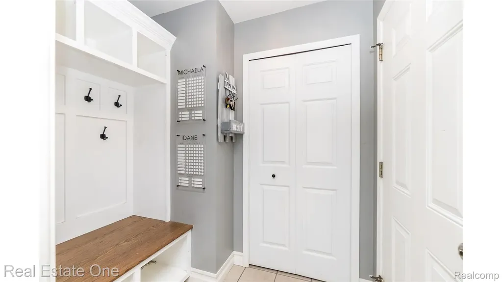 5155 Spruceview Lane Handy Township MI 48836