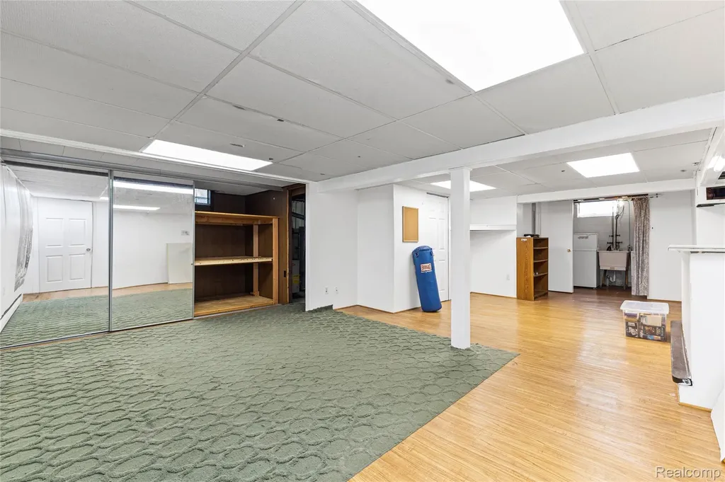 33633 6 Mile Road Livonia City MI 48152