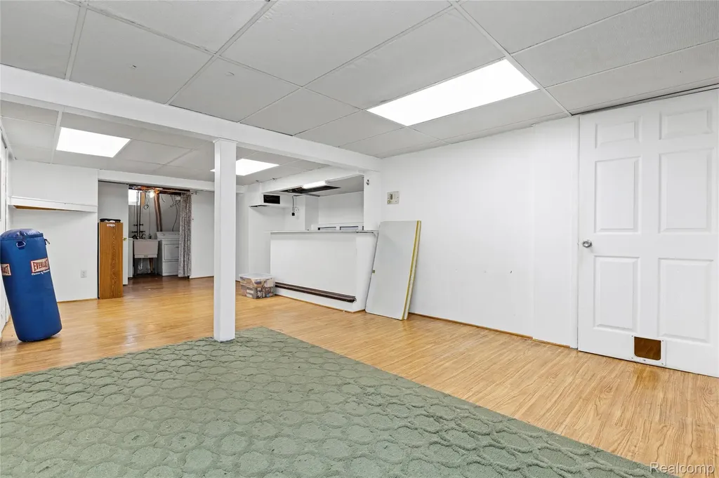 33633 6 Mile Road Livonia City MI 48152