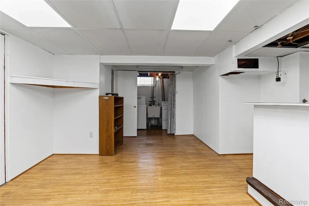 33633 6 Mile Road Livonia City MI 48152