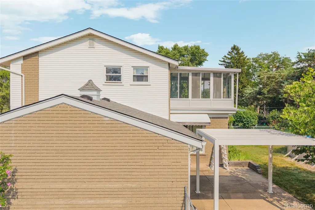 33633 6 Mile Road Livonia City MI 48152