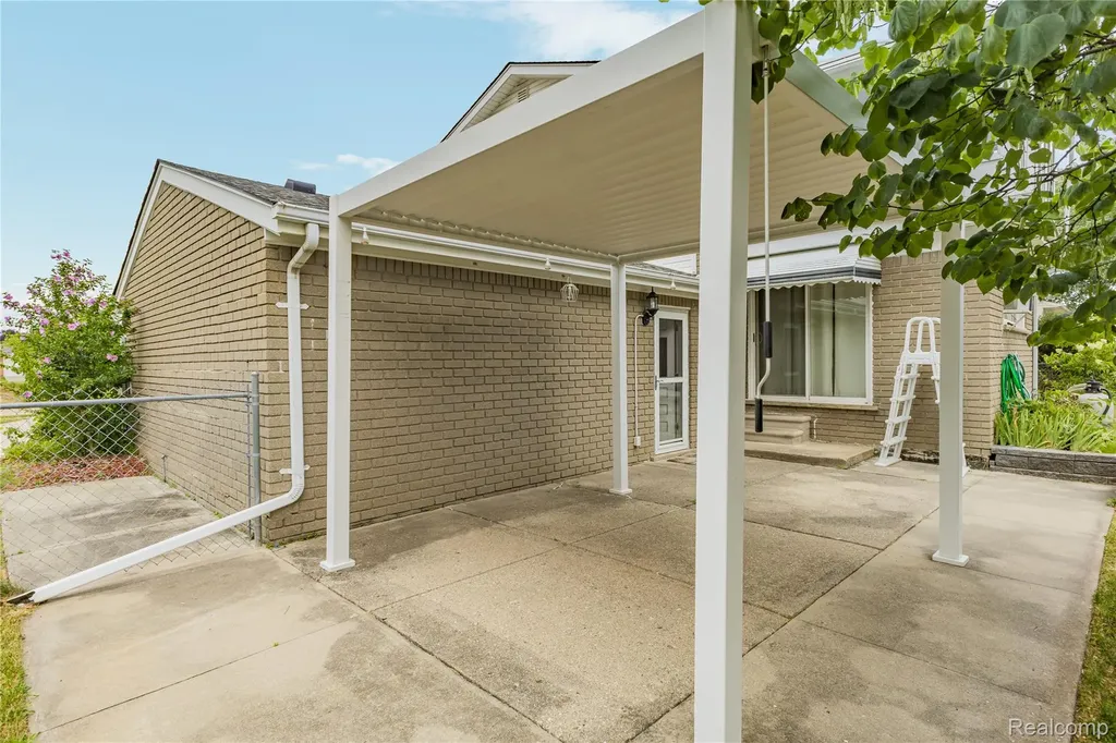 33633 6 Mile Road Livonia City MI 48152