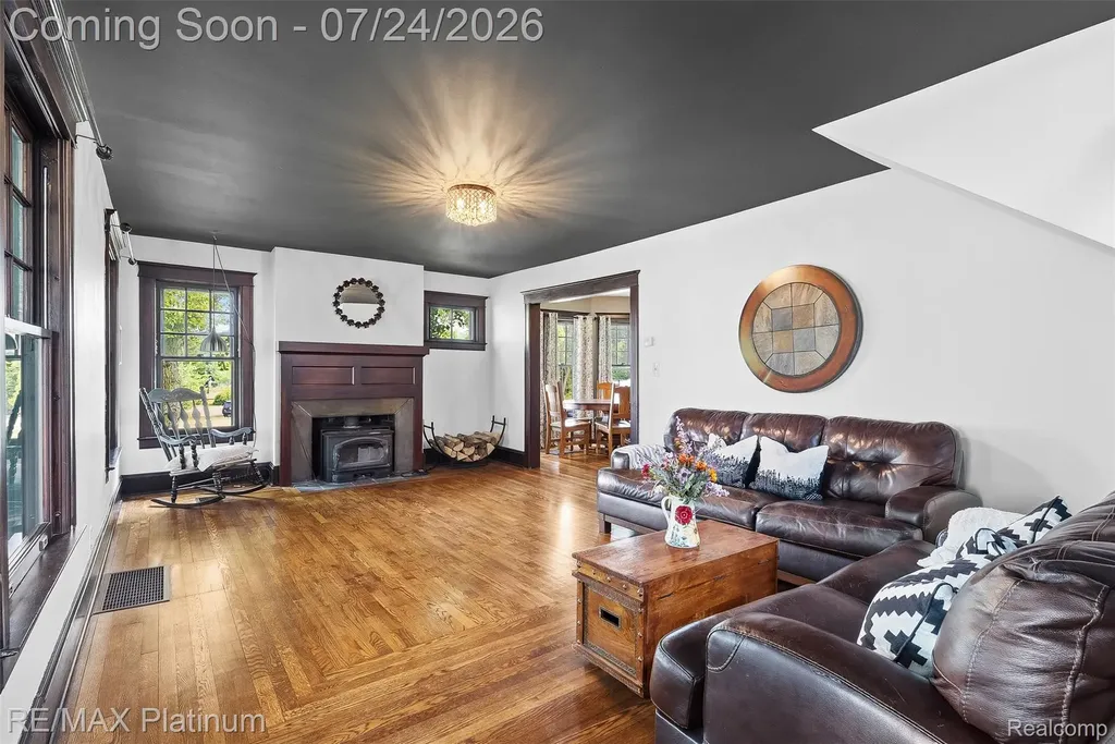 101 S Pine Street Fenton City MI 48430