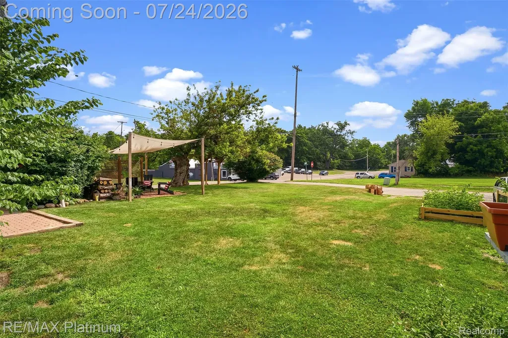 101 S Pine Street Fenton City MI 48430