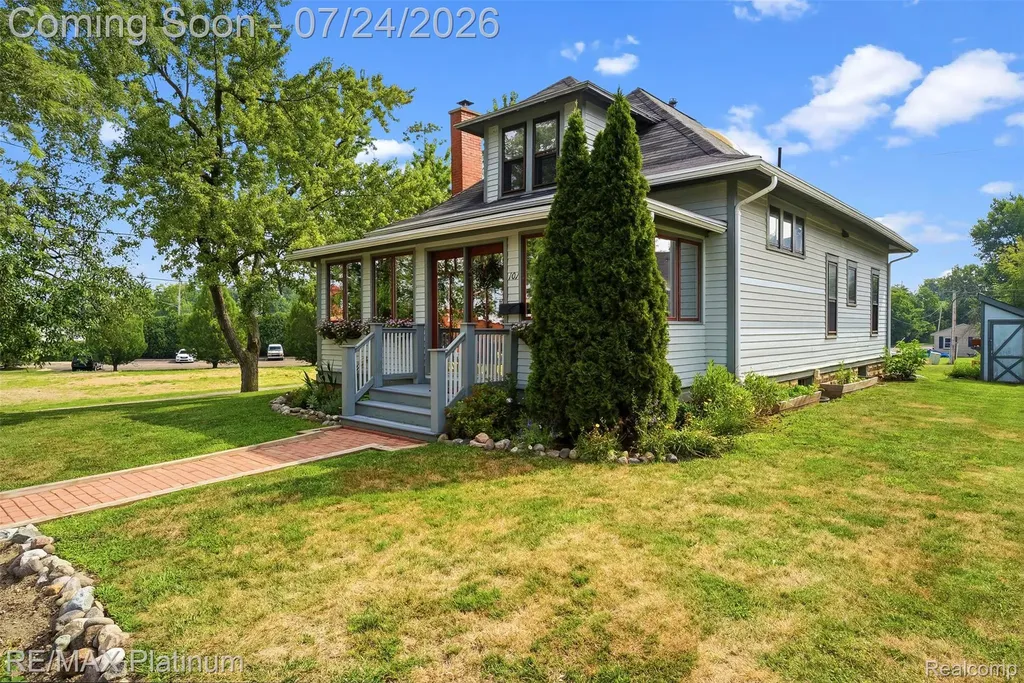 101 S Pine Street Fenton City MI 48430