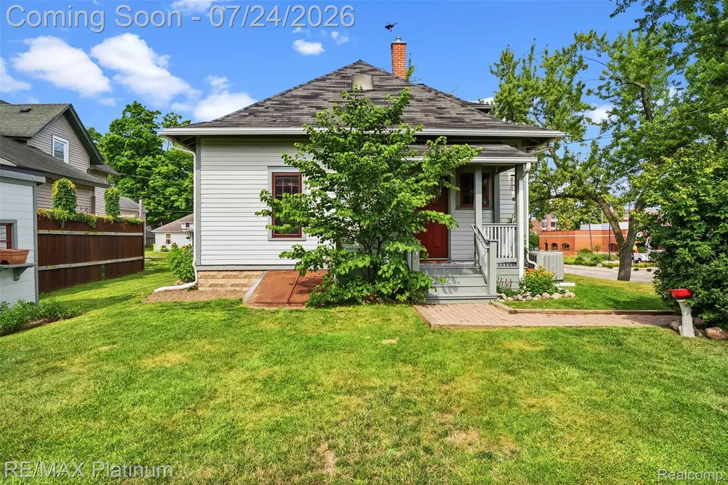 101 S Pine Street Fenton City MI 48430
