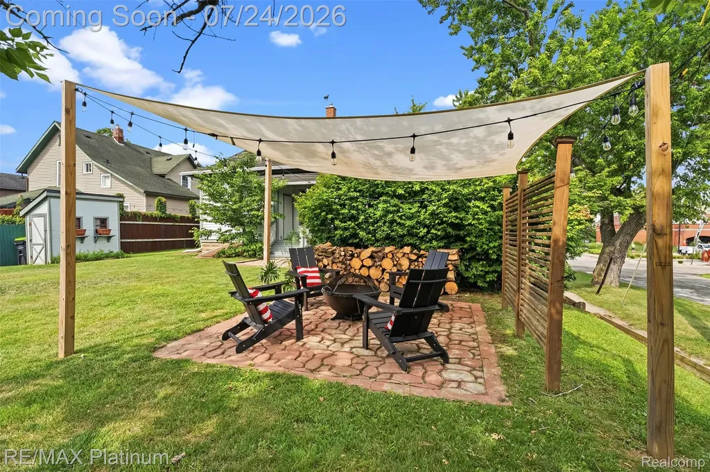 101 S Pine Street Fenton City MI 48430