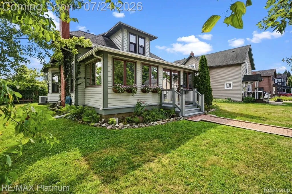 101 S Pine Street Fenton City MI 48430
