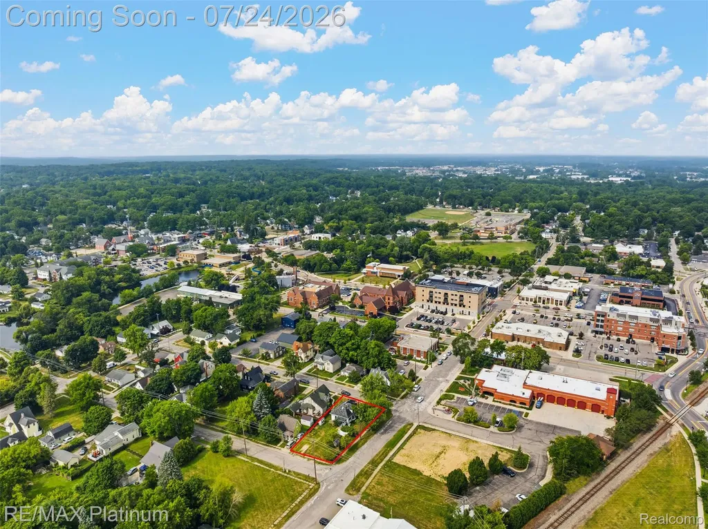 101 S Pine Street Fenton City MI 48430