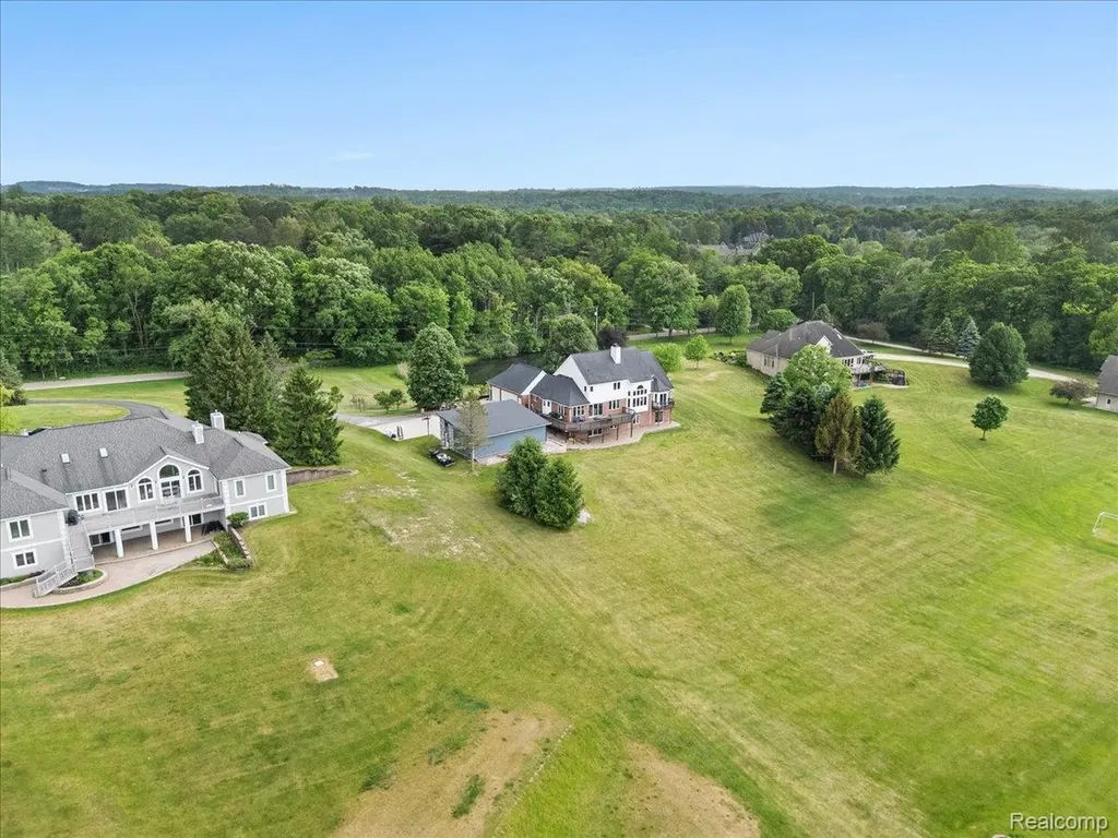 2160 W Buell Road Oakland Charter Township MI 48363