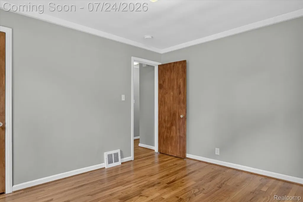 3225 N Altadena Avenue Royal Oak City MI 48073