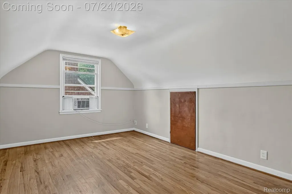 3225 N Altadena Avenue Royal Oak City MI 48073