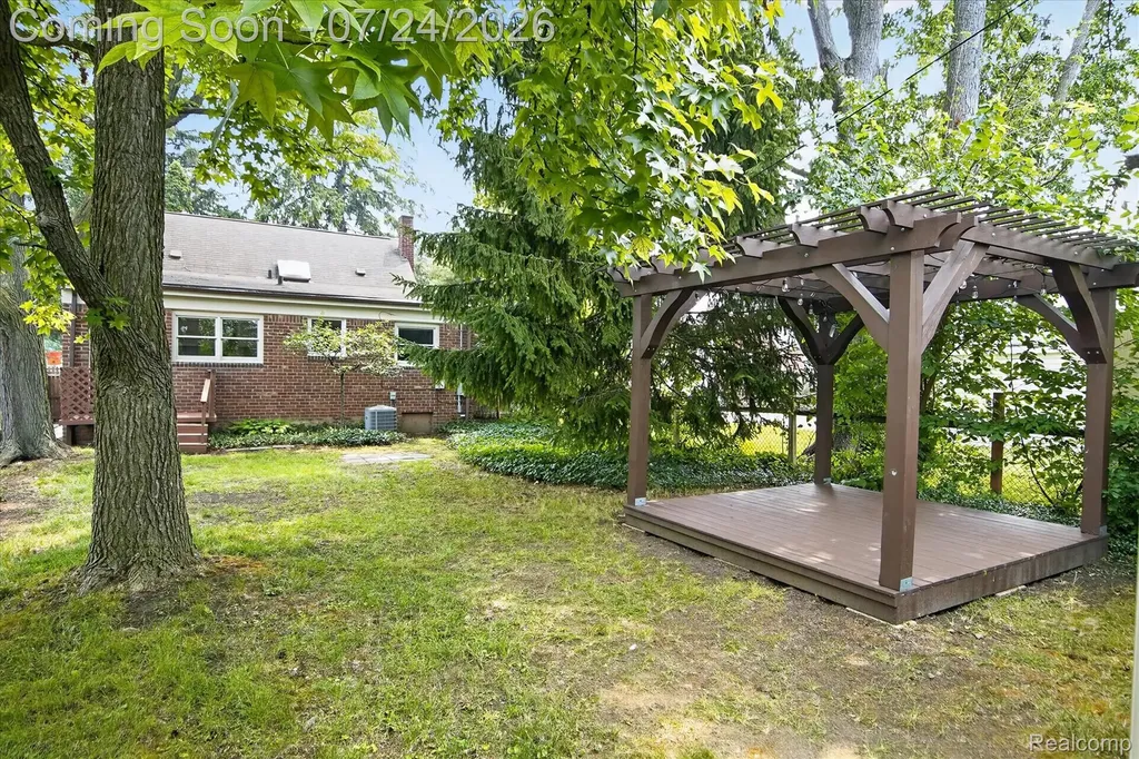 3225 N Altadena Avenue Royal Oak City MI 48073