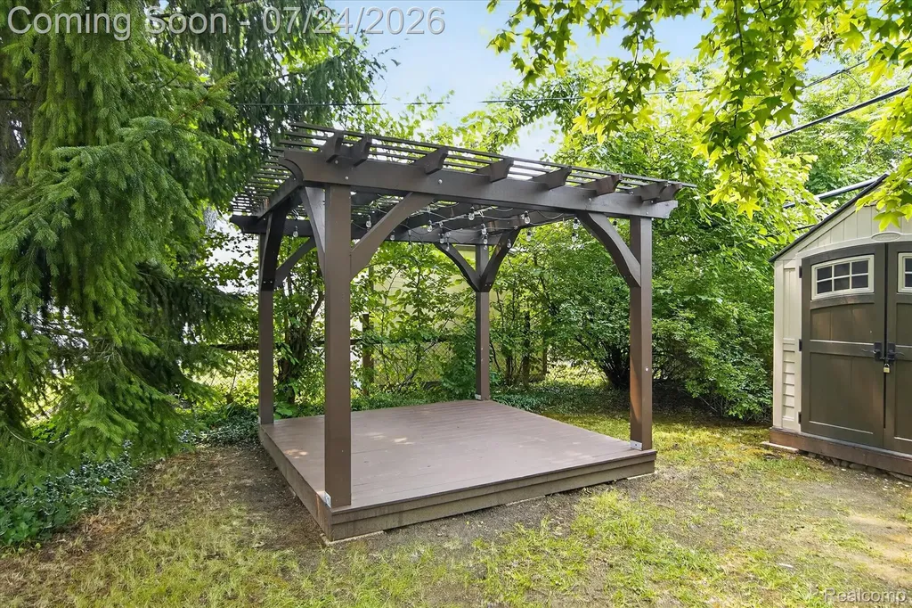 3225 N Altadena Avenue Royal Oak City MI 48073