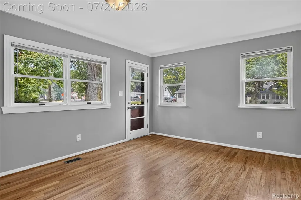 3225 N Altadena Avenue Royal Oak City MI 48073