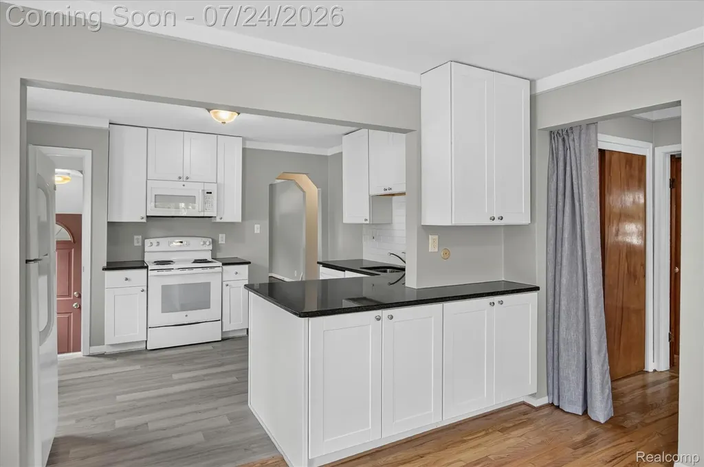 3225 N Altadena Avenue Royal Oak City MI 48073