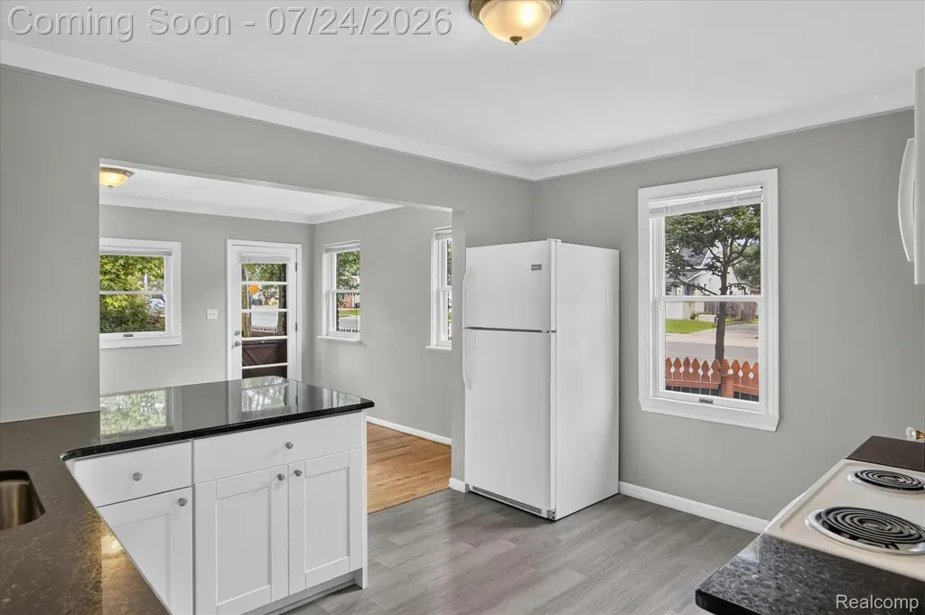 3225 N Altadena Avenue Royal Oak City MI 48073