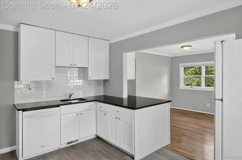3225 N Altadena Avenue Royal Oak City MI 48073