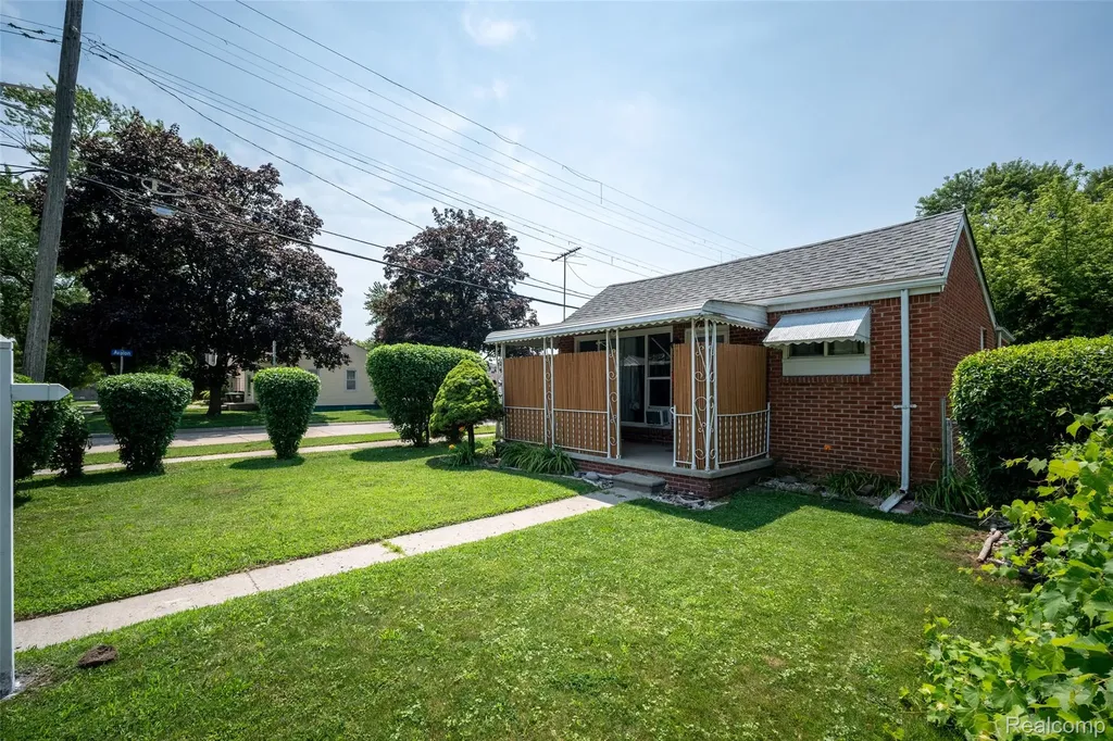 5990 Jackson Street Taylor City MI 48180