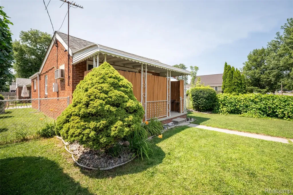5990 Jackson Street Taylor City MI 48180