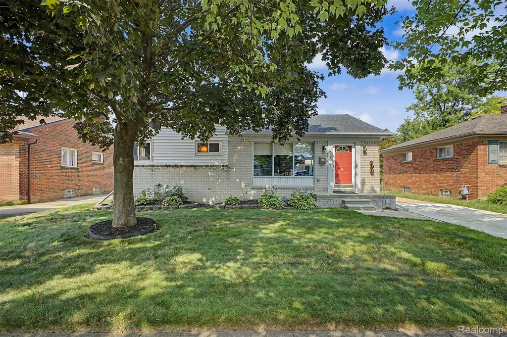 9904 Fox Avenue Allen Park City MI 48101