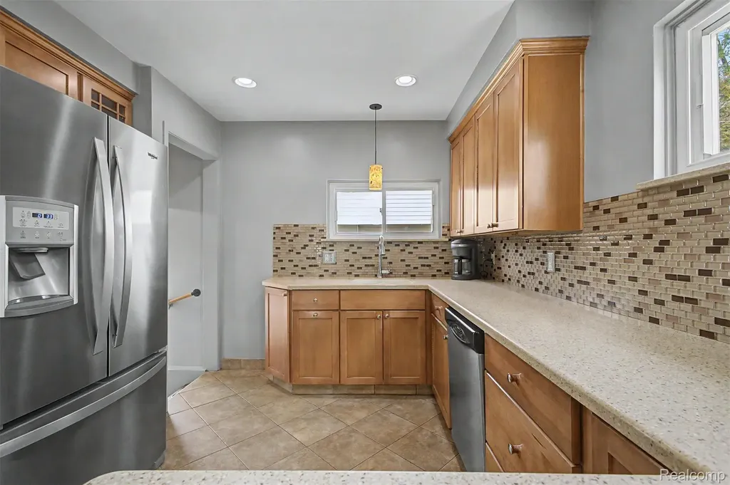 9904 Fox Avenue Allen Park City MI 48101
