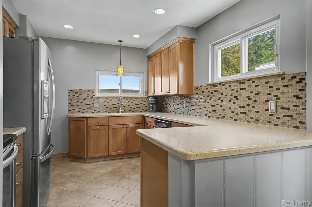9904 Fox Avenue Allen Park City MI 48101