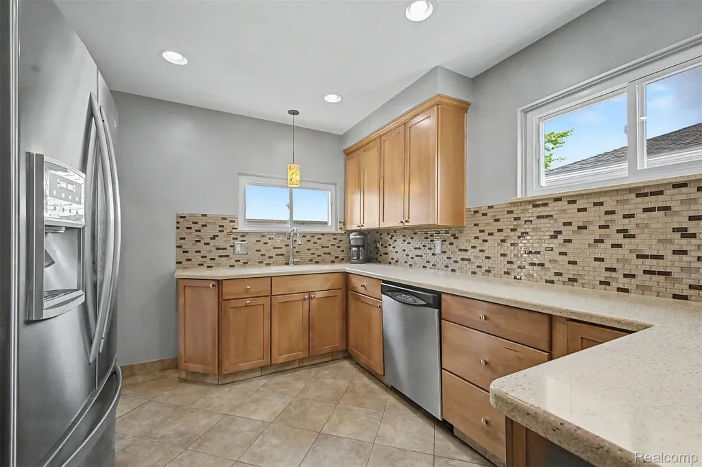 9904 Fox Avenue Allen Park City MI 48101