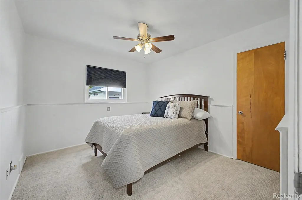 9904 Fox Avenue Allen Park City MI 48101
