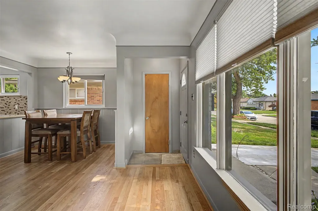 9904 Fox Avenue Allen Park City MI 48101