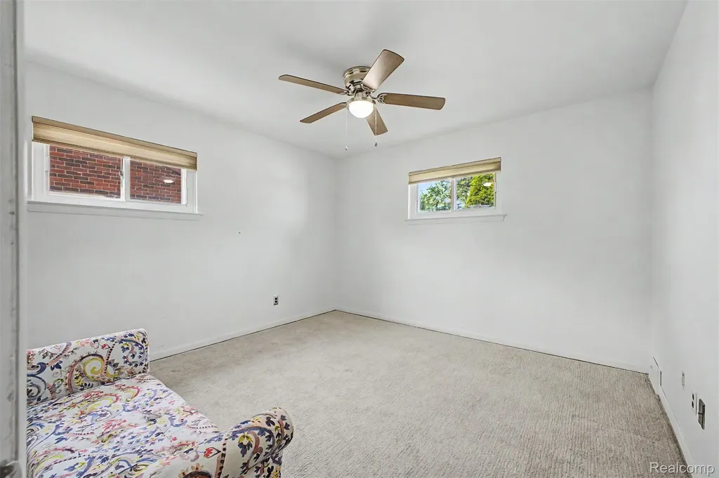 9904 Fox Avenue Allen Park City MI 48101