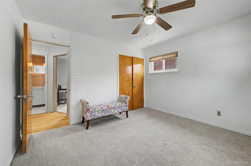 9904 Fox Avenue Allen Park City MI 48101