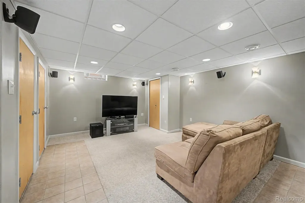 9904 Fox Avenue Allen Park City MI 48101