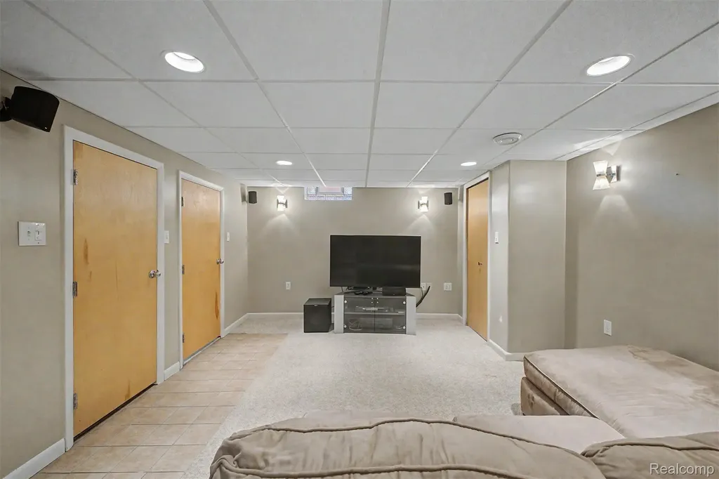 9904 Fox Avenue Allen Park City MI 48101