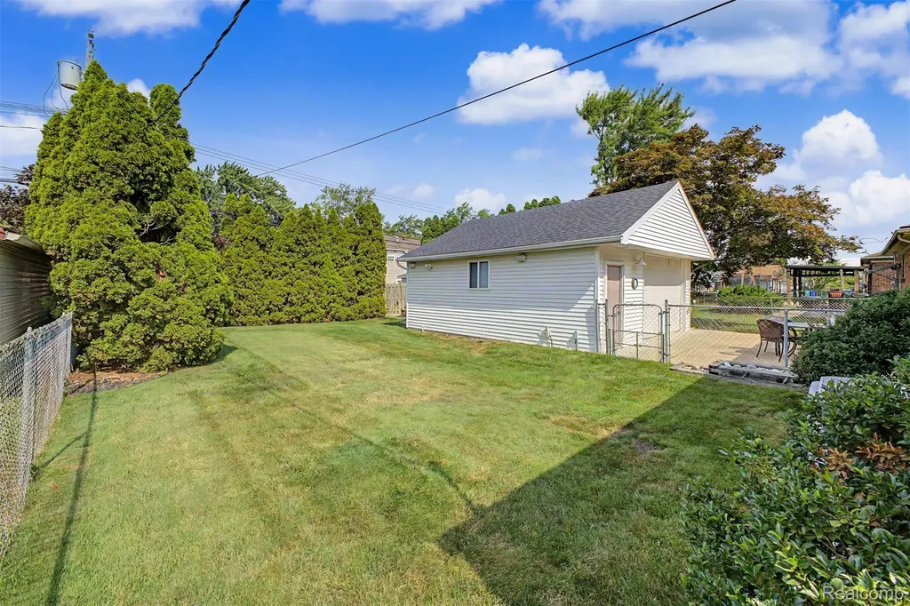 9904 Fox Avenue Allen Park City MI 48101