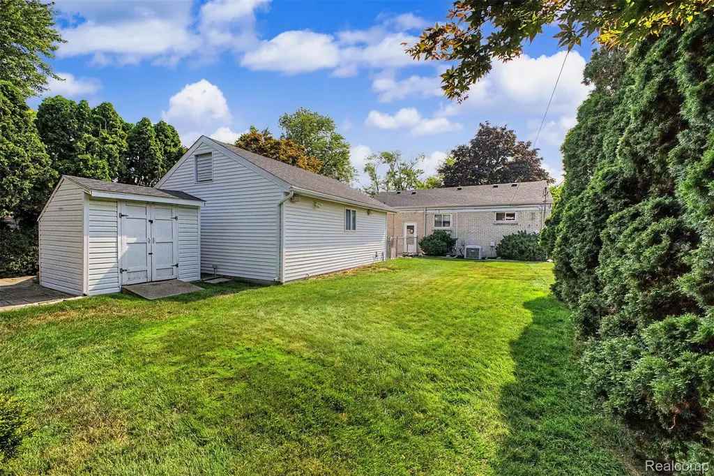 9904 Fox Avenue Allen Park City MI 48101