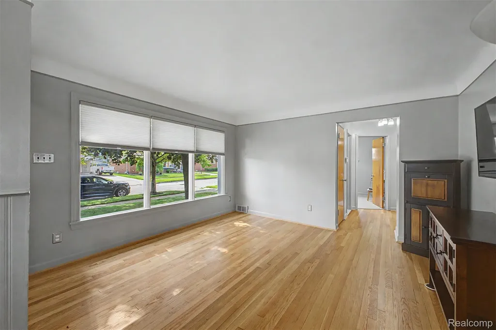 9904 Fox Avenue Allen Park City MI 48101