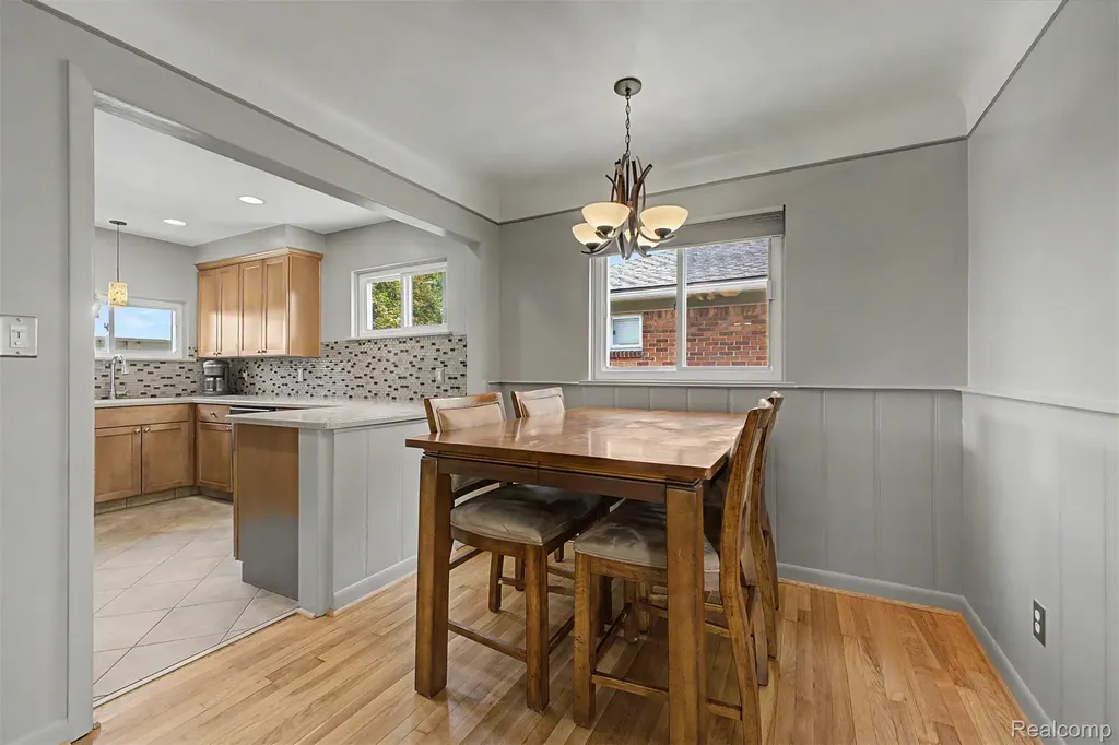 9904 Fox Avenue Allen Park City MI 48101