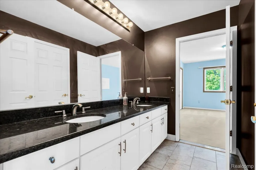 1781 Westridge Drive Rochester Hills City MI 48306