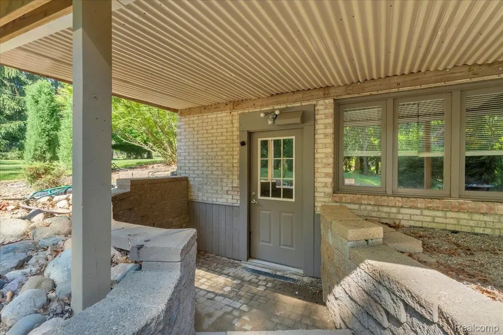 1781 Westridge Drive Rochester Hills City MI 48306