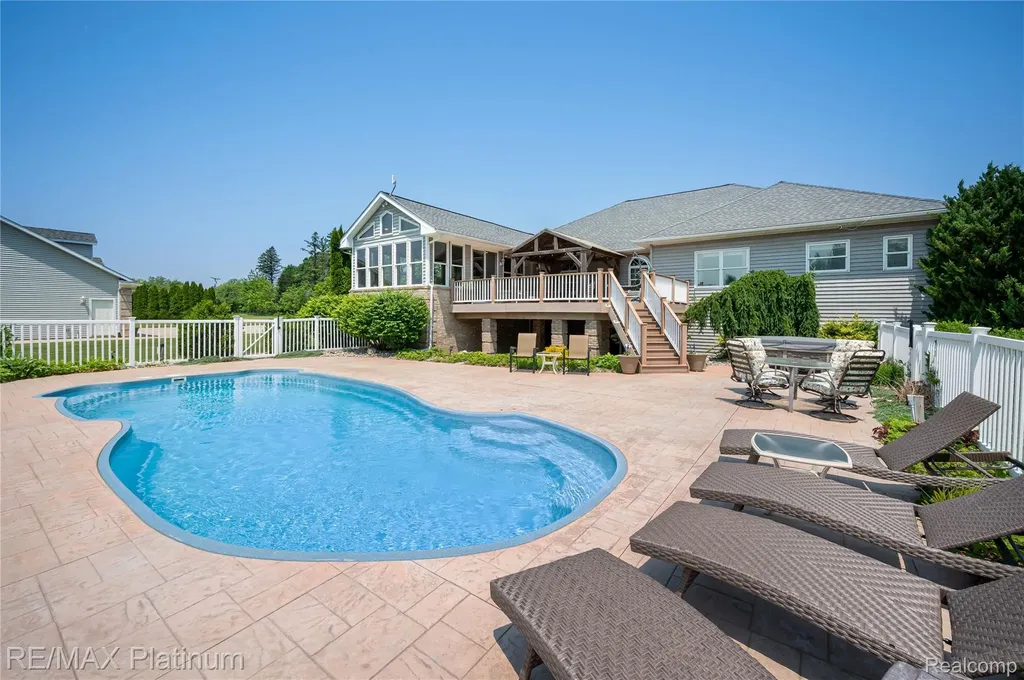 8922 Mcclements Road Brighton City MI 48114