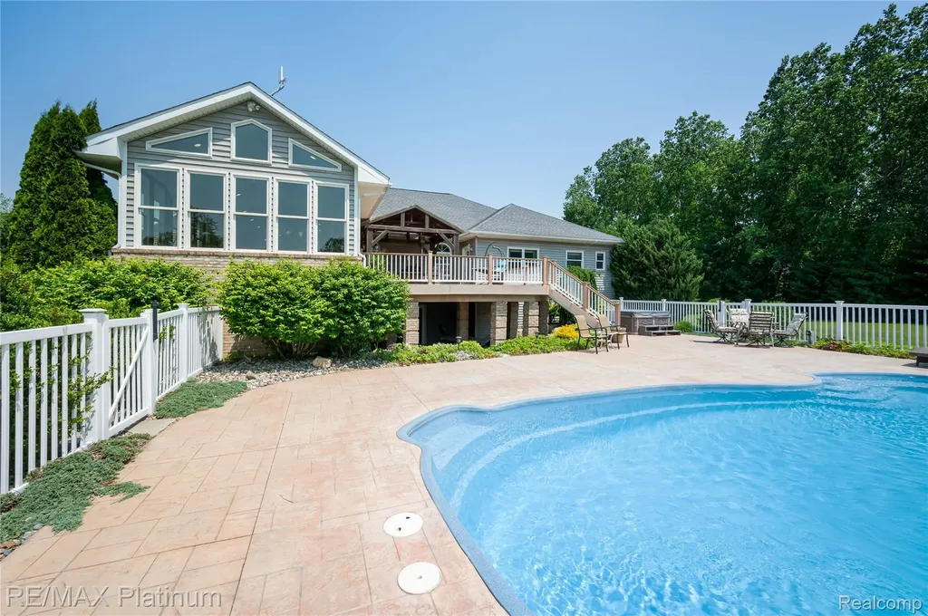 8922 Mcclements Road Brighton City MI 48114